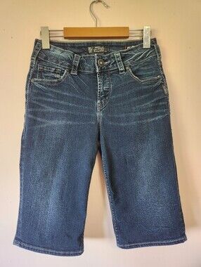 ​Silver Jeans Co. Suki Mid Rise Bermuda Shorts Size 27 Dark Wash Fluid Denim EUC
